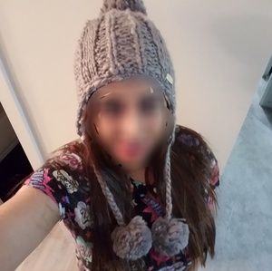 Abercrombie & Fitch Pom Pom Beanie